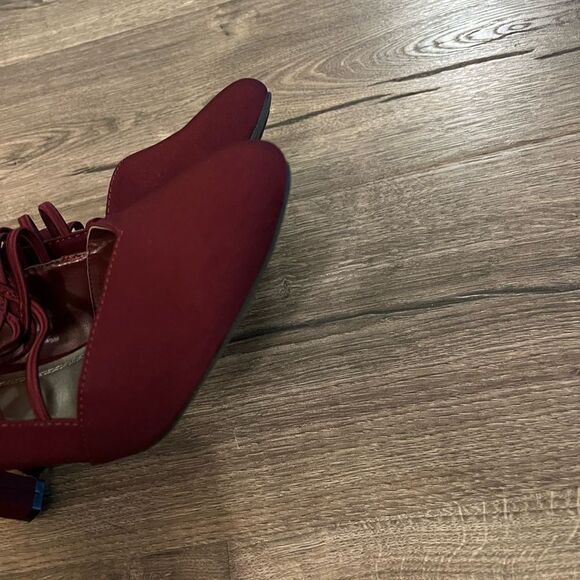 Impo Virtue Suede Strappy Heels in Red, size 10M - Picture 4 of 6